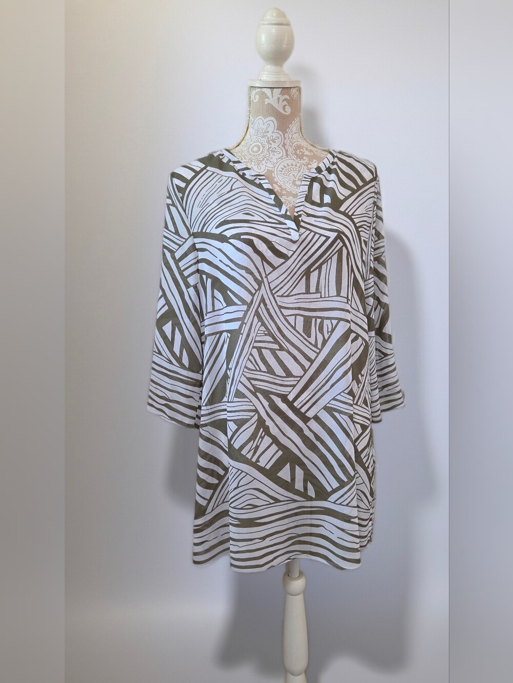Chicos Jungle Maze Tunic SS Pattern Fatigue Sheer Topper Size M